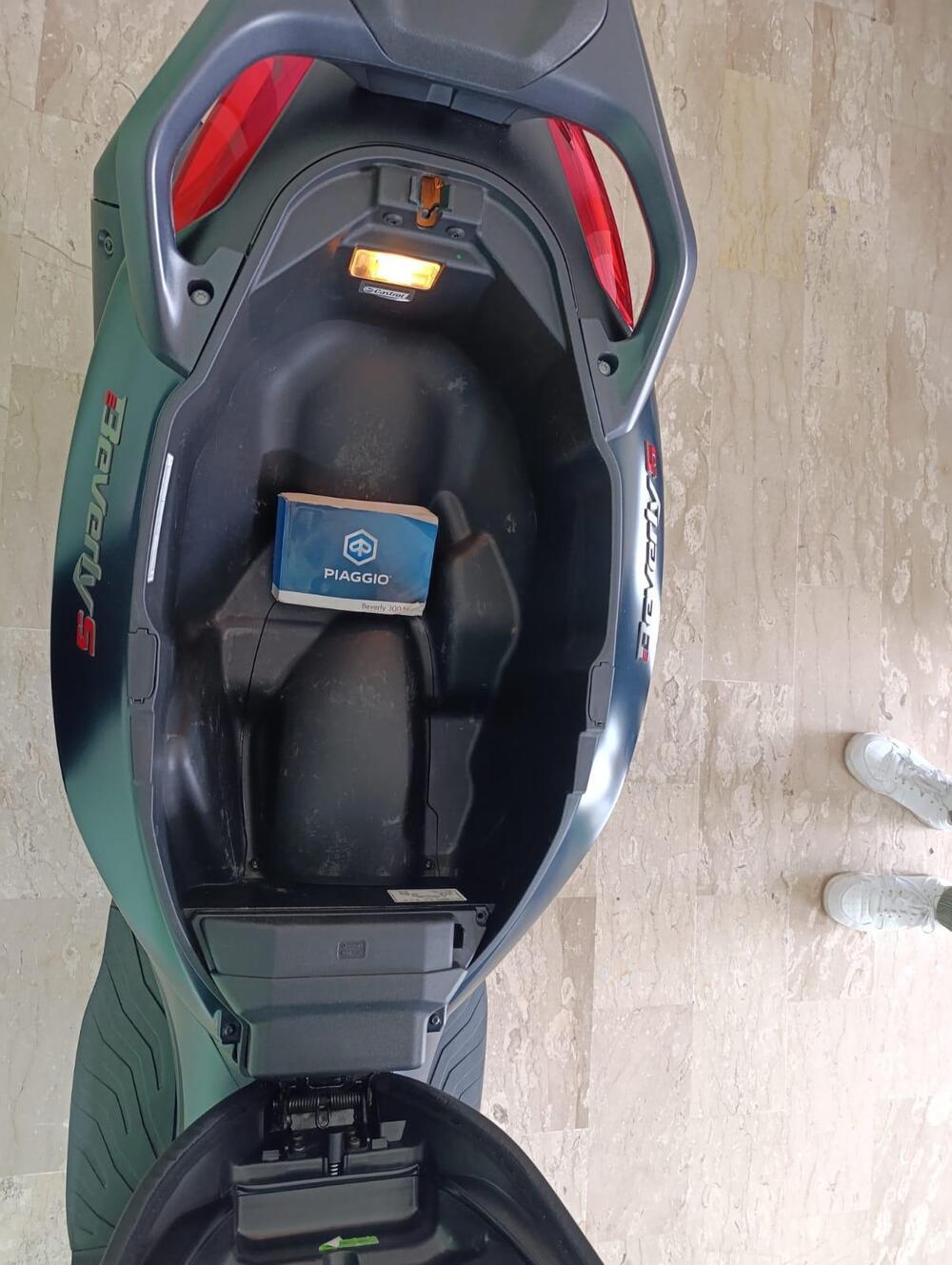 Piaggio Beverly 300 Hpe (2021) (11)