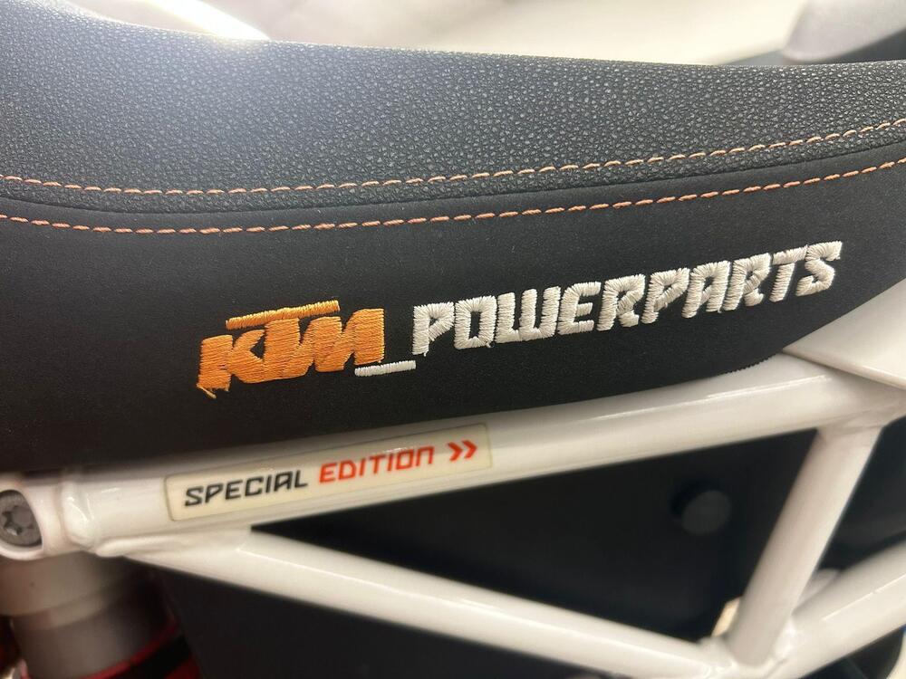 KTM 1290 Super Duke R SE ABS (2016) (11)