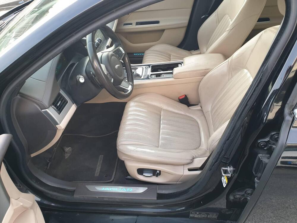 Jaguar XF usata a Torino (9)