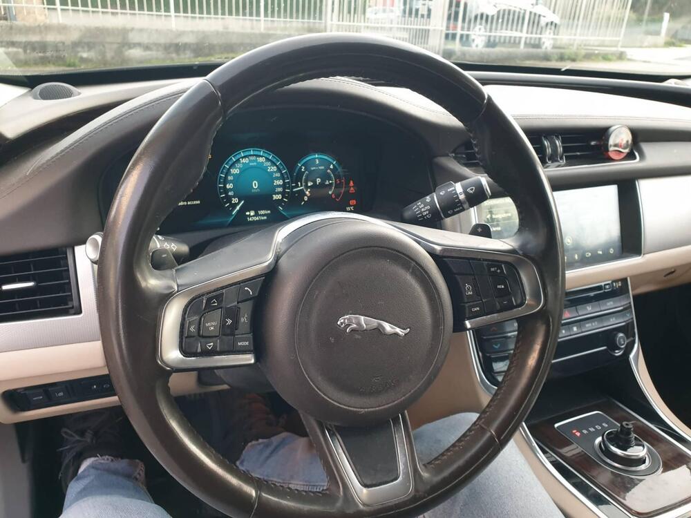 Jaguar XF usata a Torino (11)