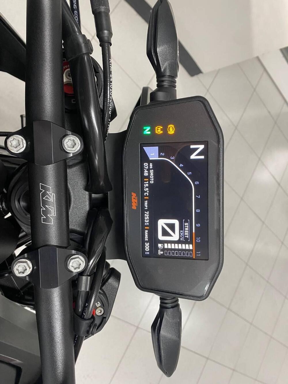 KTM 890 Duke L (2021) (10)