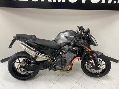 KTM 890 Duke L (2021) usata