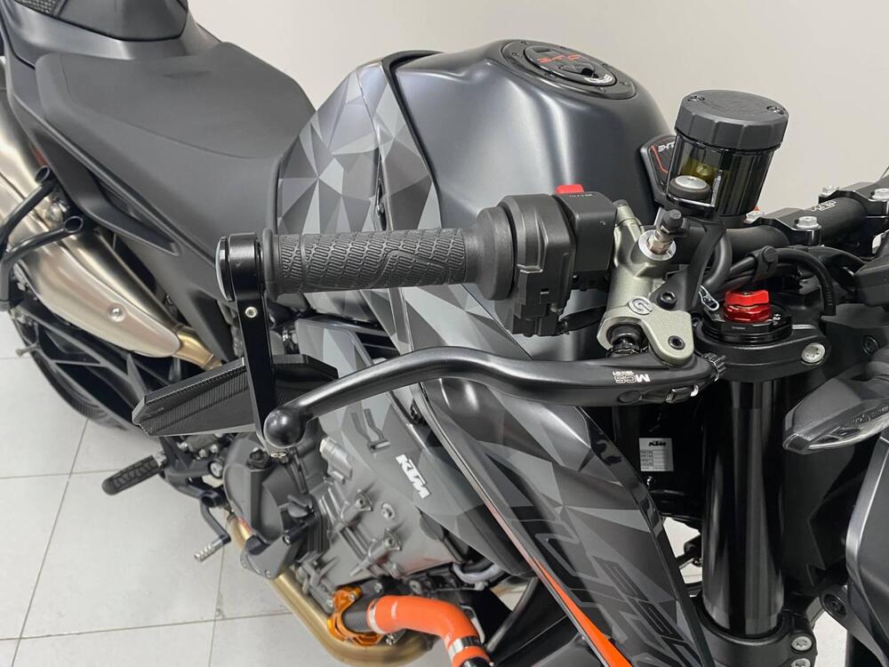 KTM 890 Duke L (2021) (4)