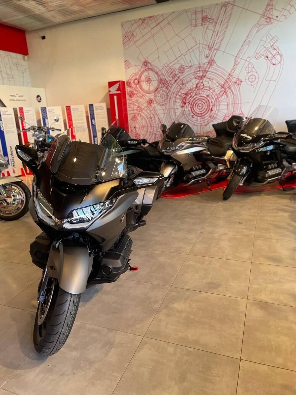 Honda GL 1800 Gold Wing 50° Anniversario (2025 - 26) (6)