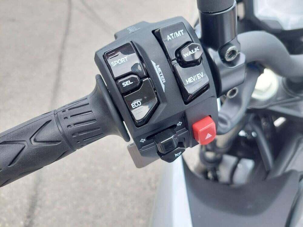 Kawasaki Z7 Hybrid (2024 - 25) (10)