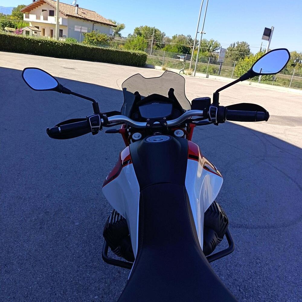 Moto Guzzi V85 TT Evocative Graphics (2021 - 23) (8)