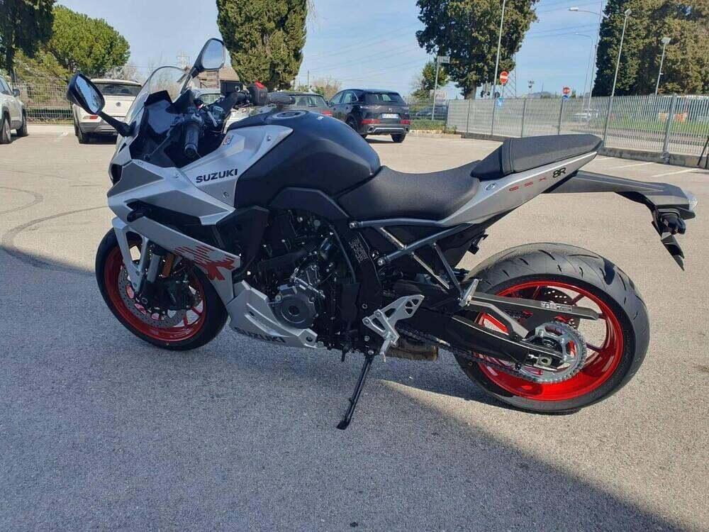 Suzuki GSX-8R (2024 - 26) (9)