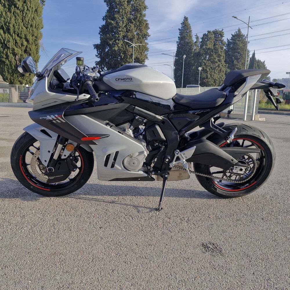 CFMOTO 675SR-R (2025 - 26) (4)