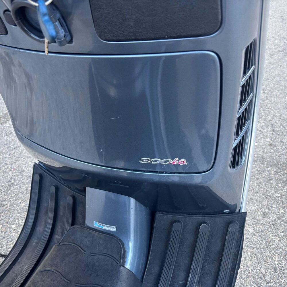 Vespa GTS 300 Touring (2010 - 13) (2)