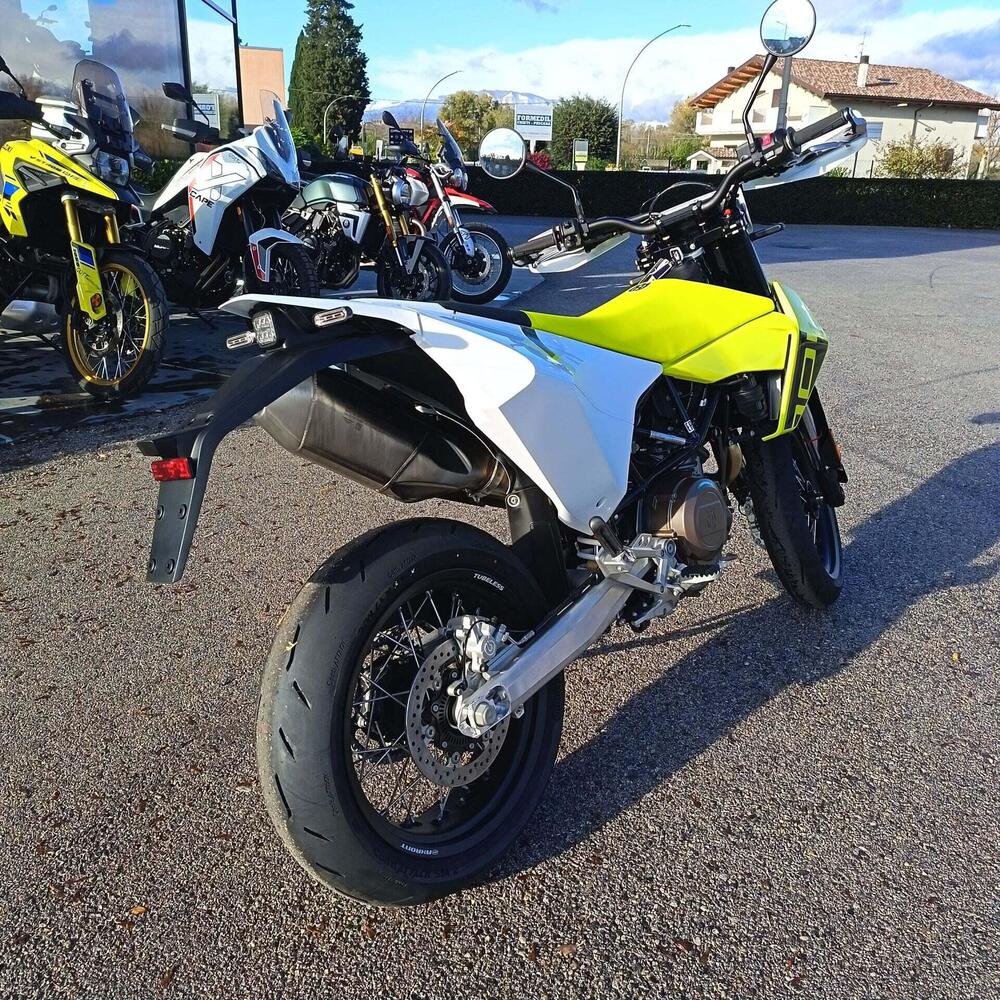 Husqvarna 701 Supermoto (2026) (7)