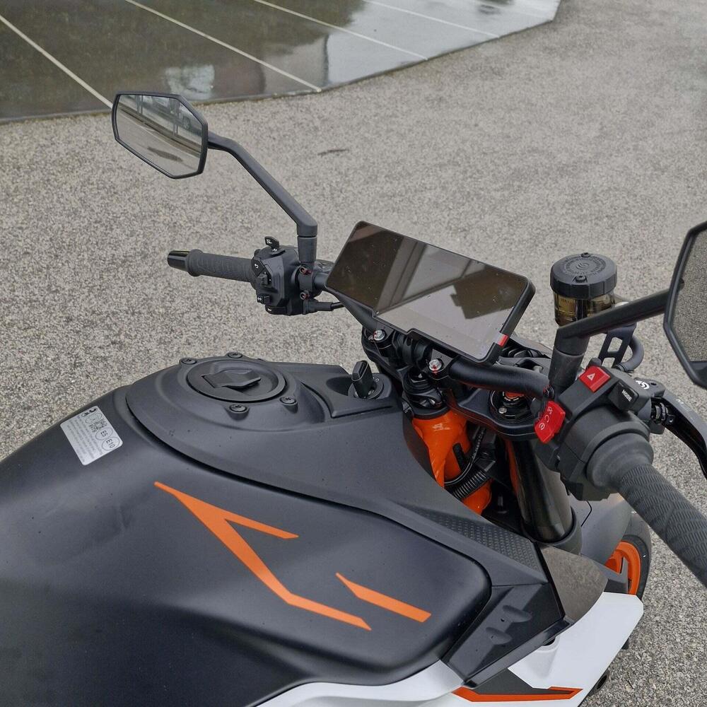 KTM 990 Duke R (2026) (8)