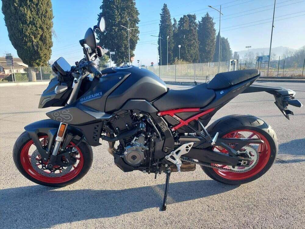 Suzuki GSX-8S (2025 - 26) (5)