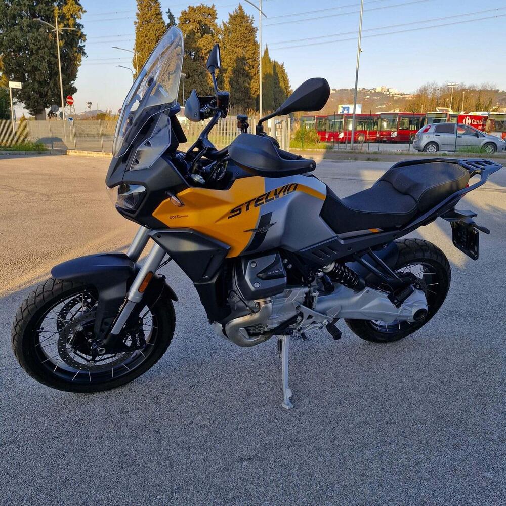 Moto Guzzi Stelvio (2024 - 26) (4)