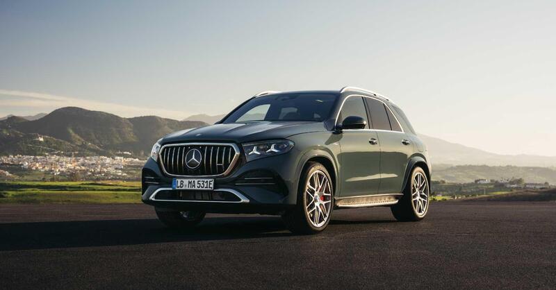 Mercedes GLE 53 AMG 2026: 585 cavalli, 100 km in elettrico e un restyling che cambia tutto (VIDEO)