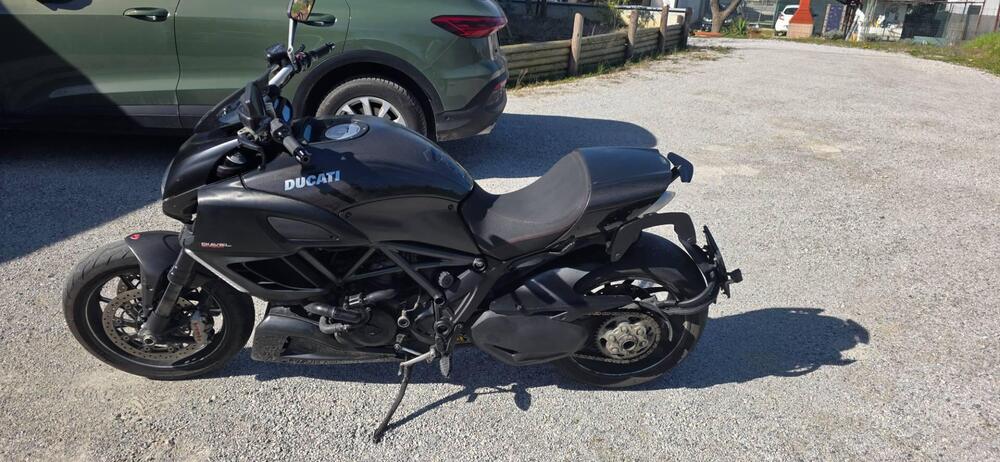Ducati Diavel 1200 Carbon (2010 - 13)
