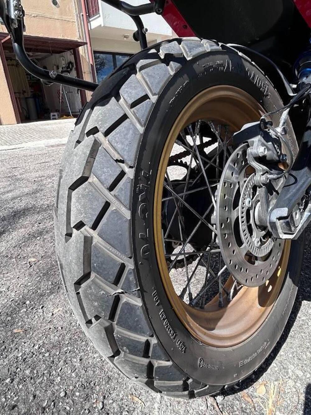 Moto Morini X-Cape 650 Gold Wheels Edition (2022 - 26) (5)