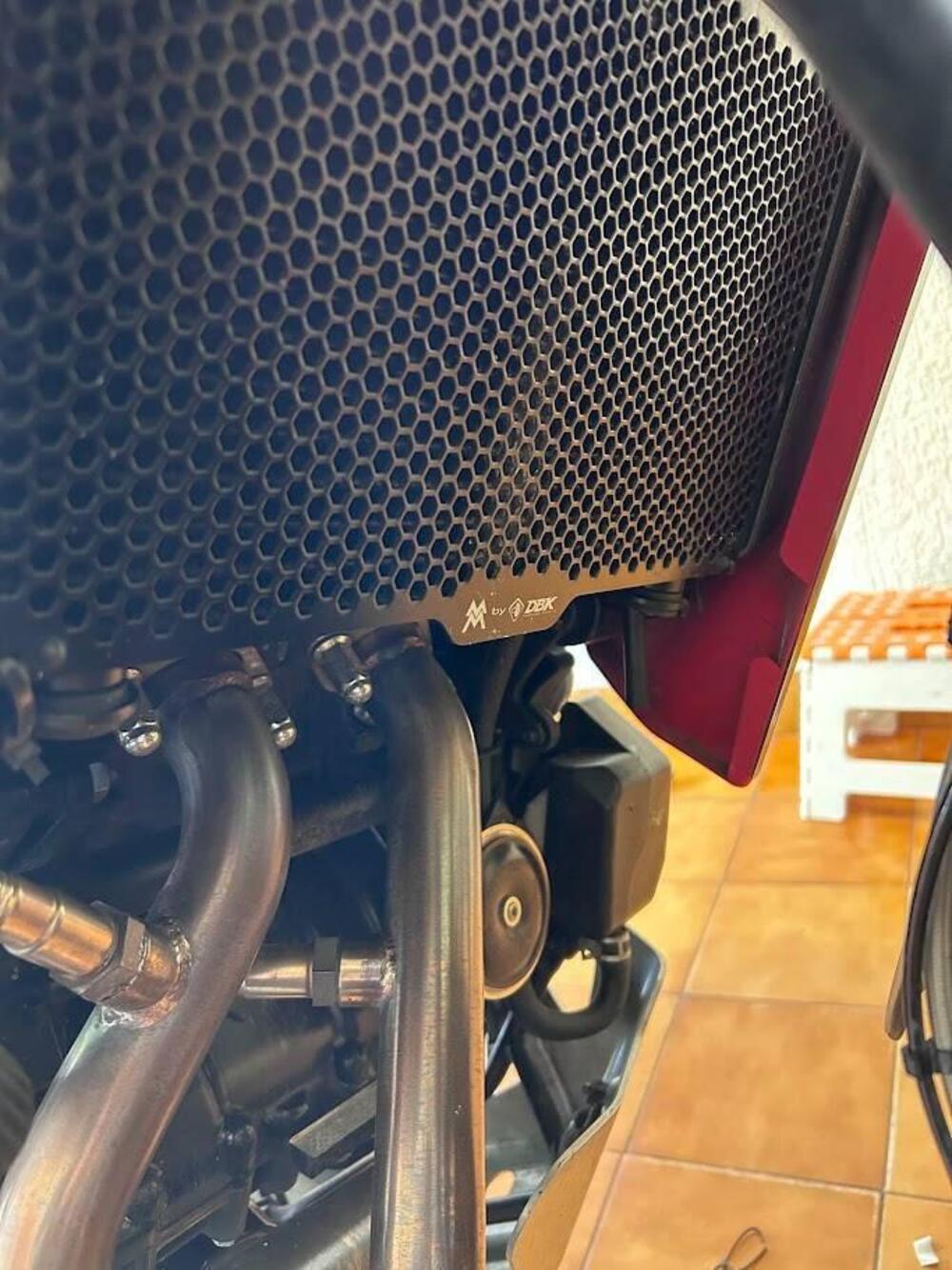 Moto Morini X-Cape 650 Gold Wheels Edition (2022 - 26) (12)