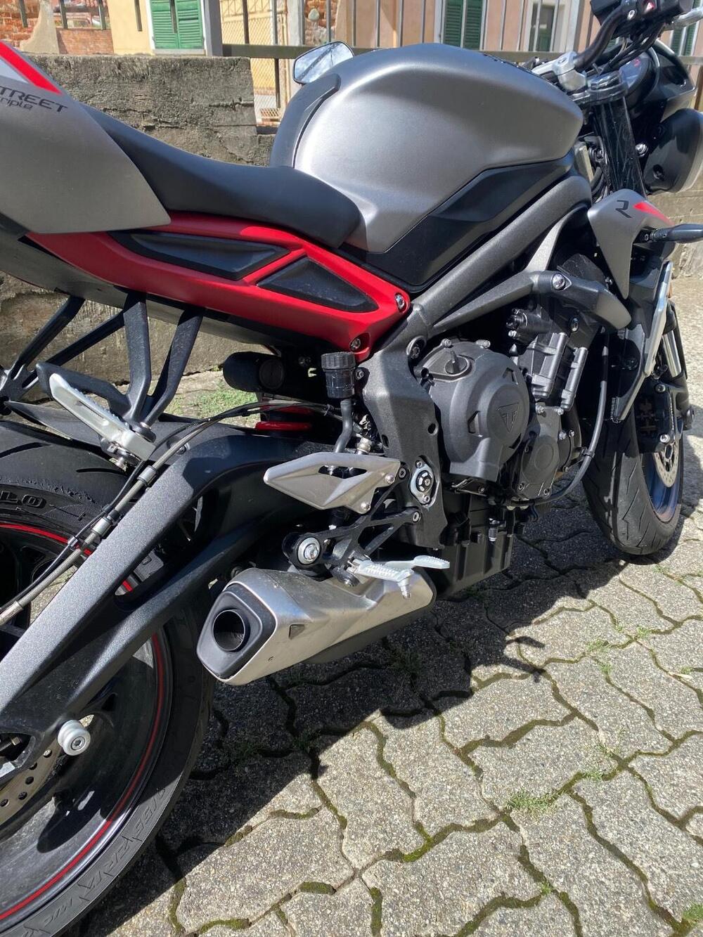 Triumph Street Triple R (2020 - 22) (4)