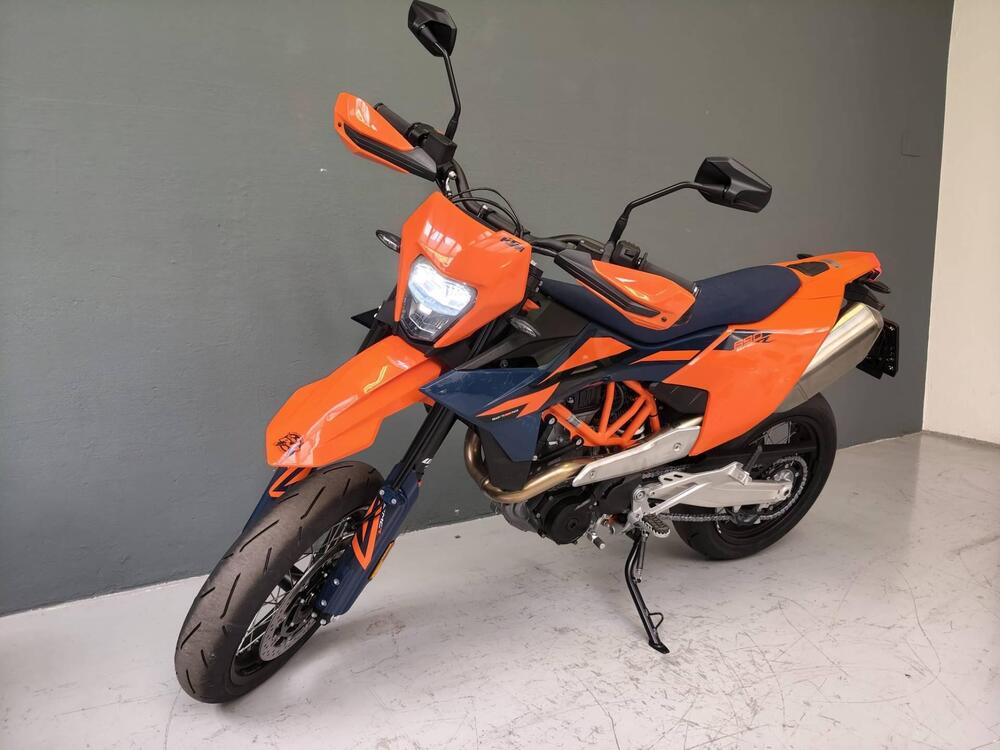 KTM 690 SMC R (2026) (2)