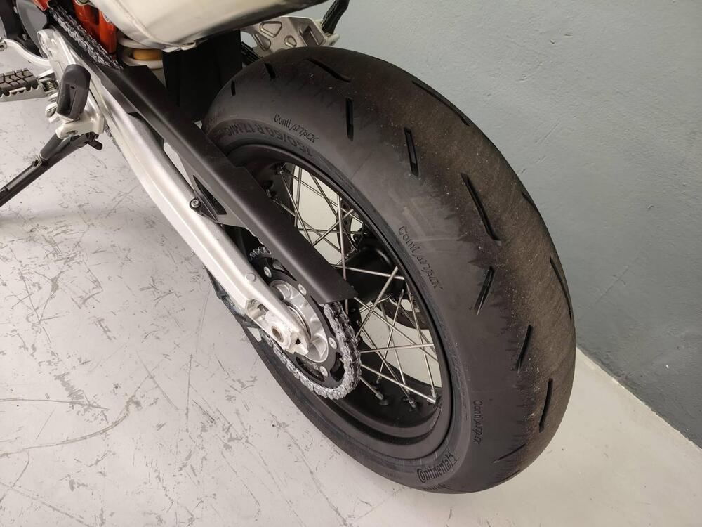 KTM 690 SMC R (2026) (3)