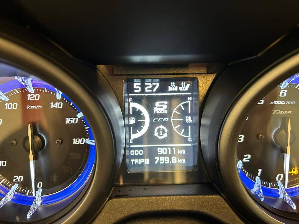 Yamaha T-Max 560 Tech Max (2021) (5)