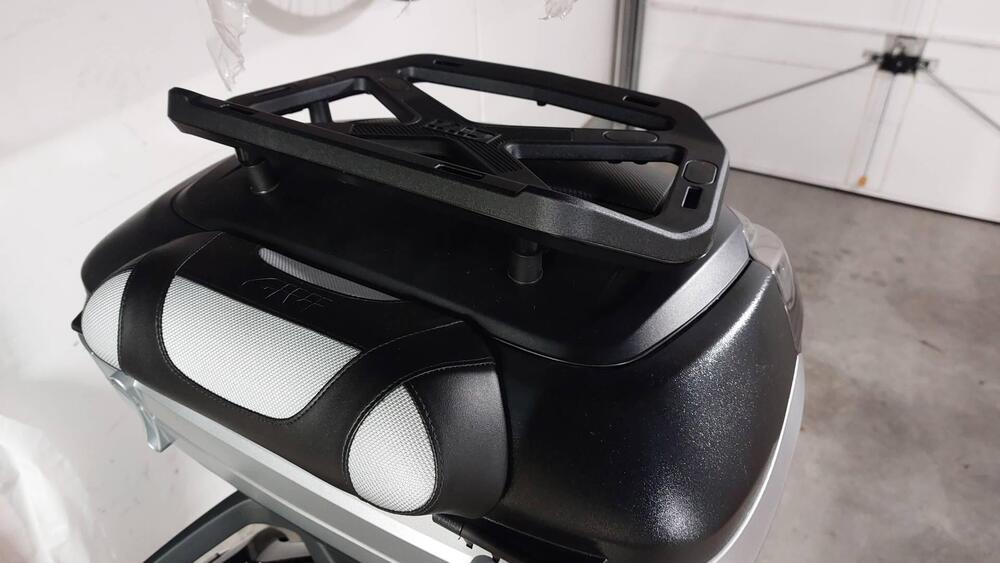 Valigie top case telaietti bmw c650gt Givi (4)
