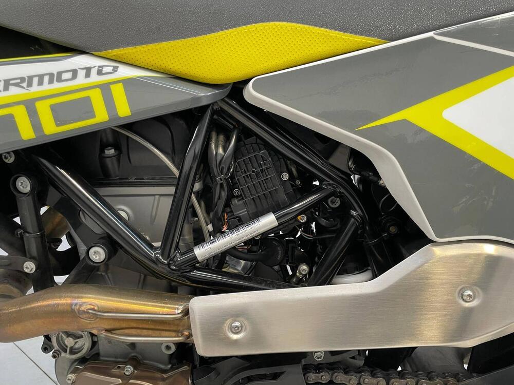 Husqvarna 701 Supermoto (2020) (2)