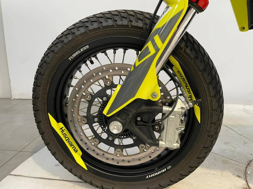 Husqvarna 701 Supermoto (2020) (6)