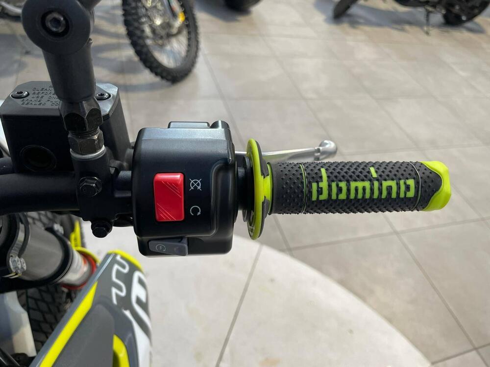 Husqvarna 701 Supermoto (2020) (10)