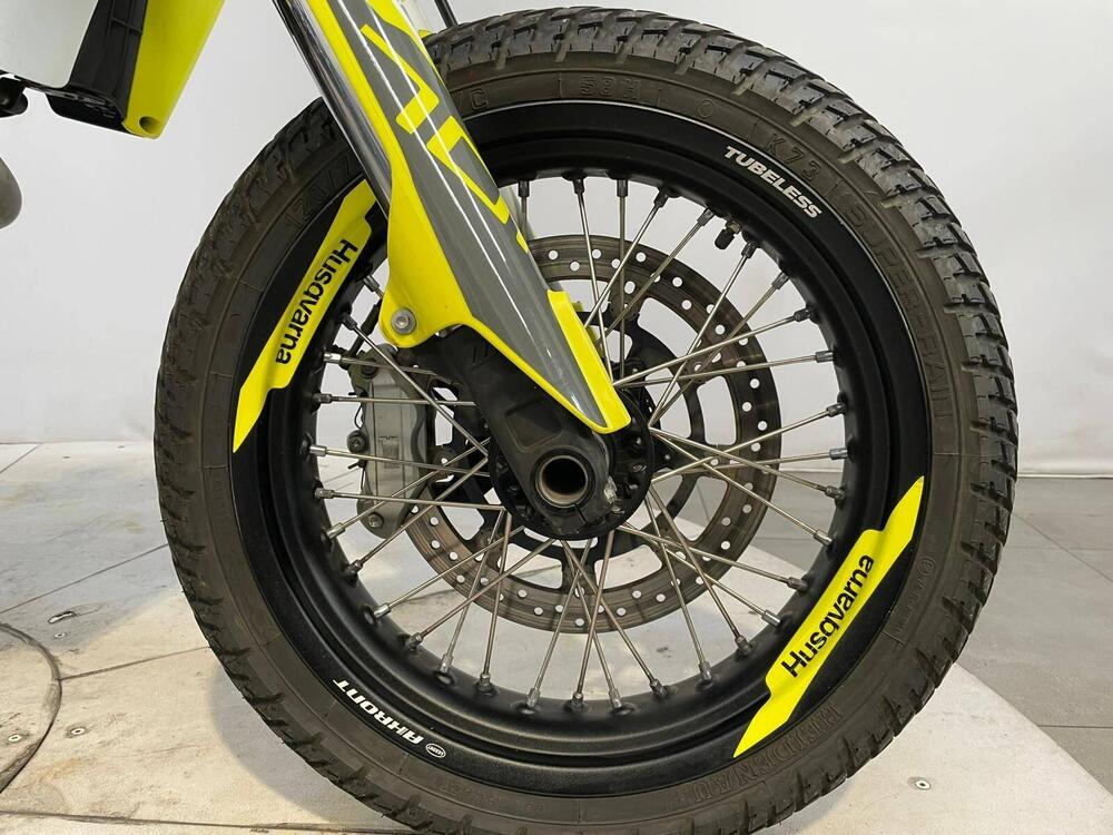 Husqvarna 701 Supermoto (2020) (18)