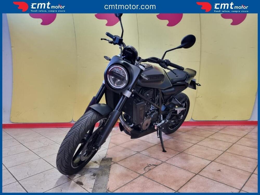 Husqvarna Svartpilen 701 (2019) (4)