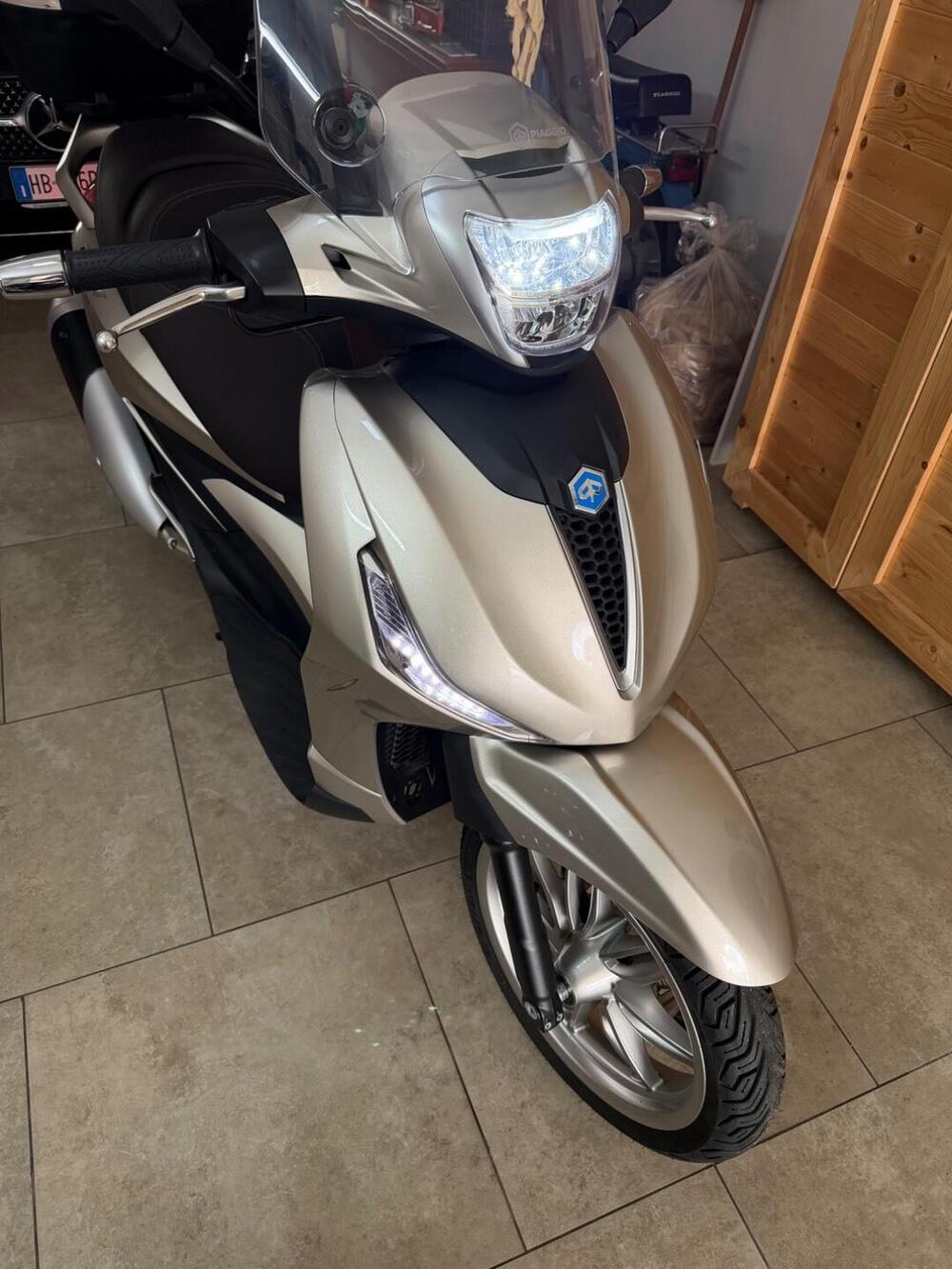 Piaggio Beverly 300 Hpe (2021)