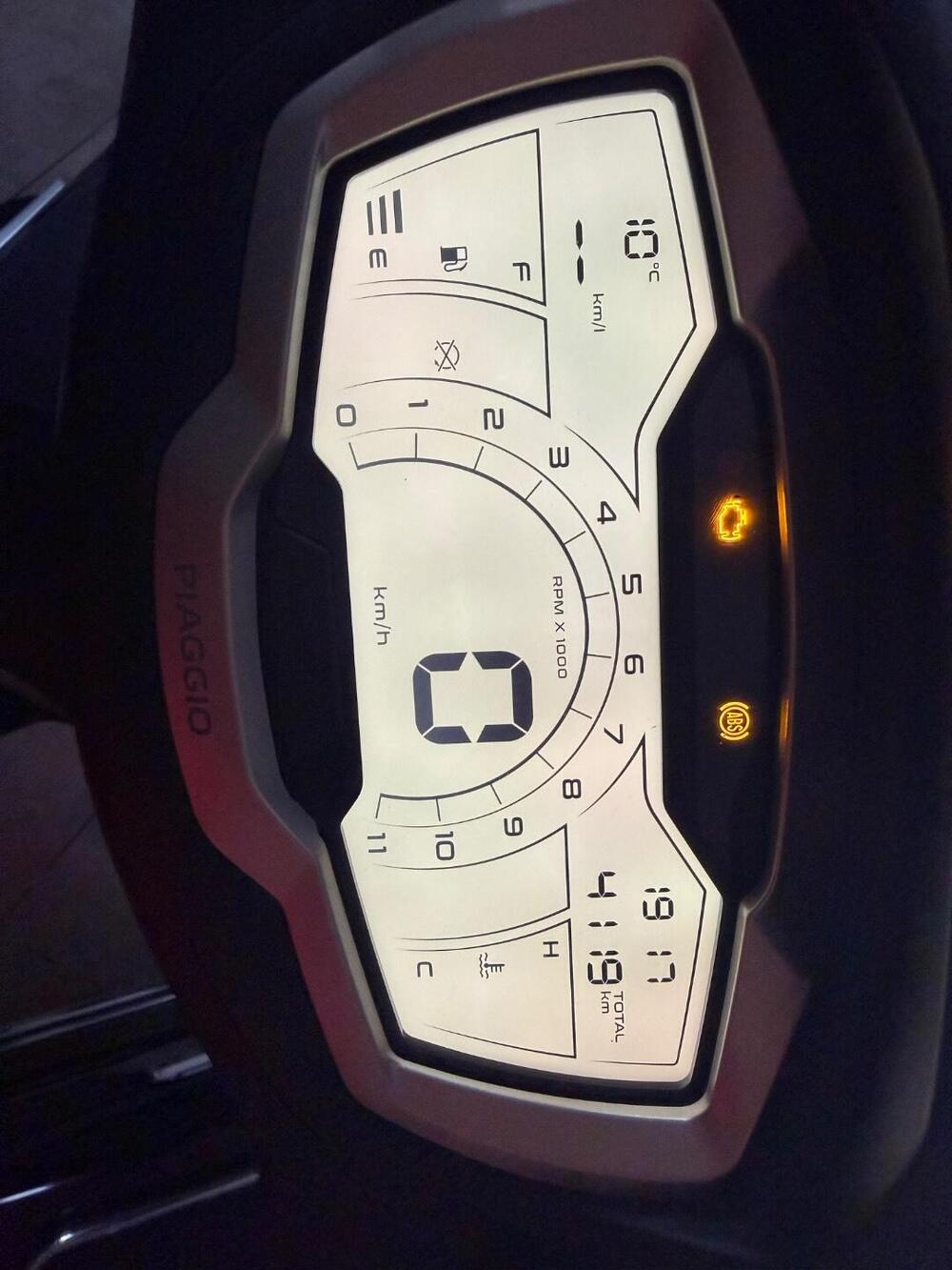 Piaggio Beverly 300 Hpe (2021) (5)