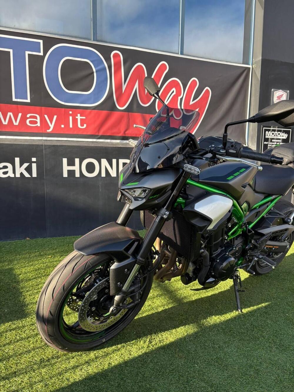 Kawasaki Z 900 (2025 - 26) (2)