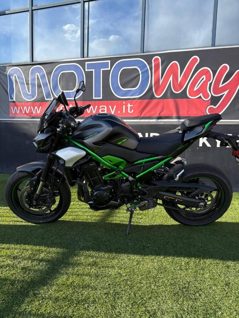 Kawasaki Z 900 (2025 - 26) (4)