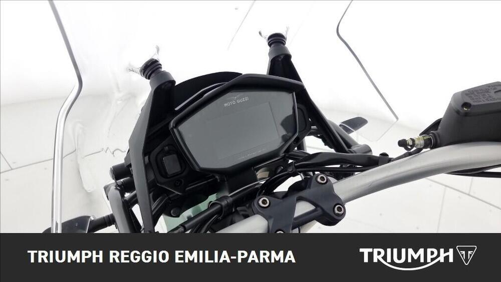 Moto Guzzi V85 TT Centenario (2021 - 22) (9)