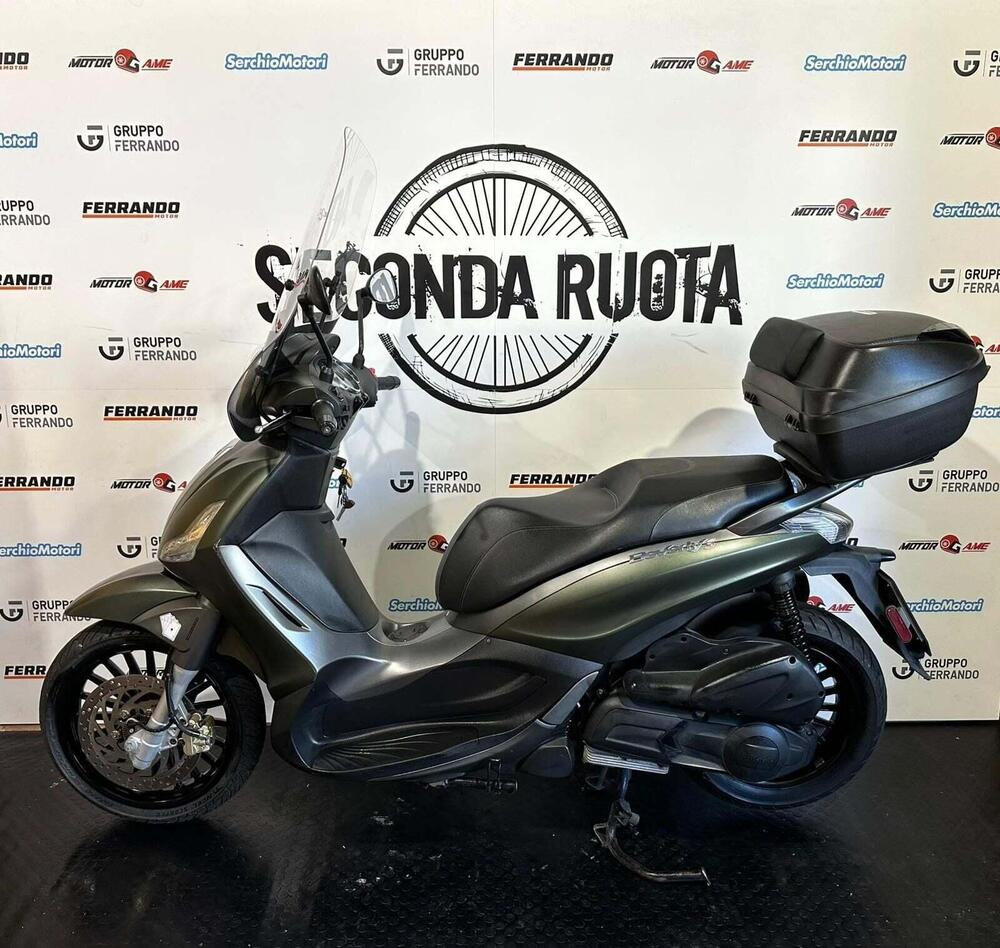 Piaggio Beverly 300 S (2021) (2)