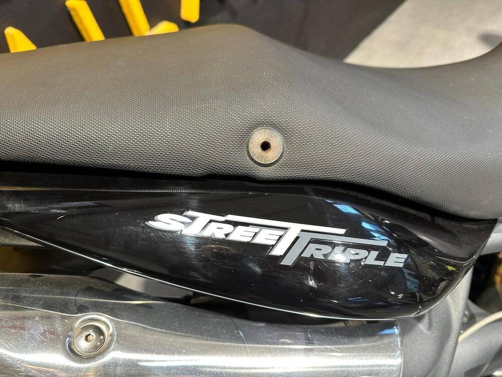 Triumph Street Triple (2007 - 12) (7)