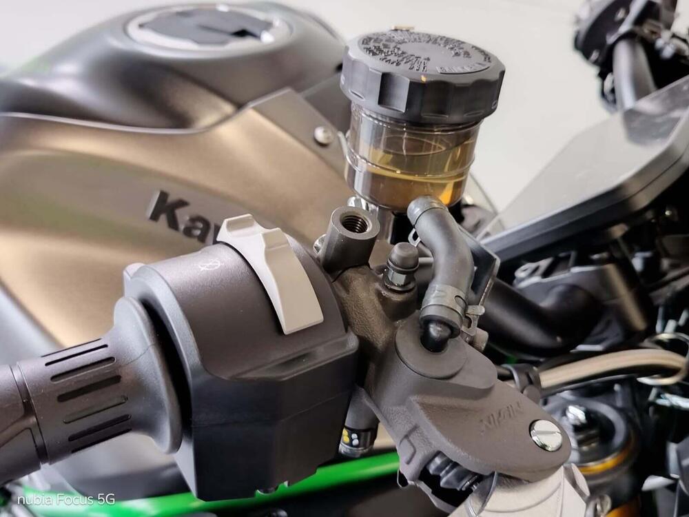 Kawasaki Z 900 SE (2025 - 26) (5)