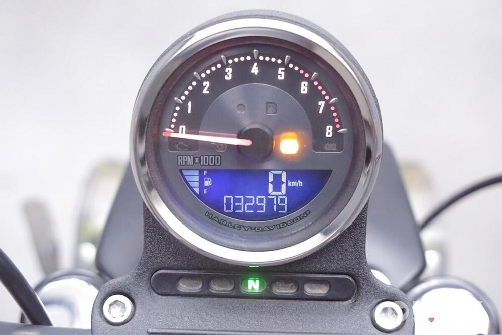 Harley-Davidson 883 Iron (2017 - 20) - XL 883N (13)