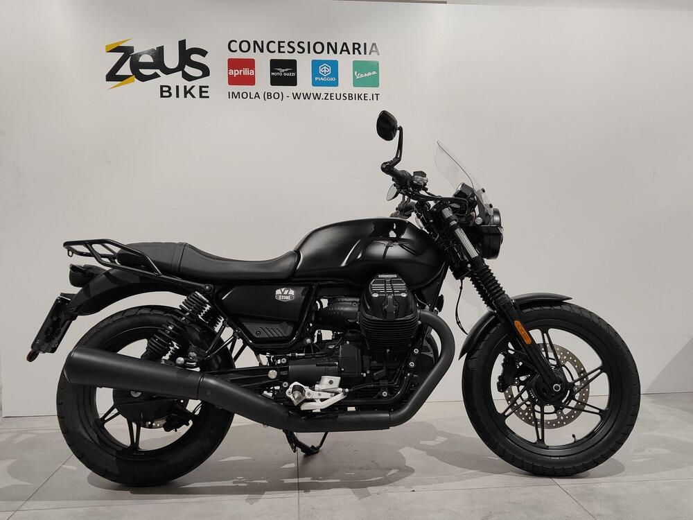 Moto Guzzi V7 Stone (2021 - 24)