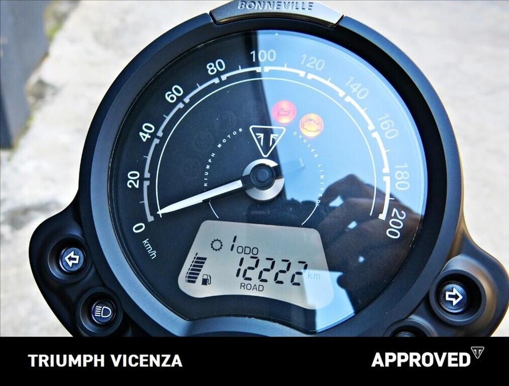 Triumph Street Twin 900 (2021 - 22) (8)
