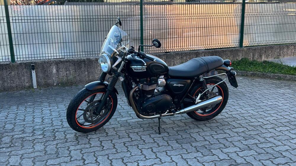 Triumph Street Twin 900 (2016) (2)