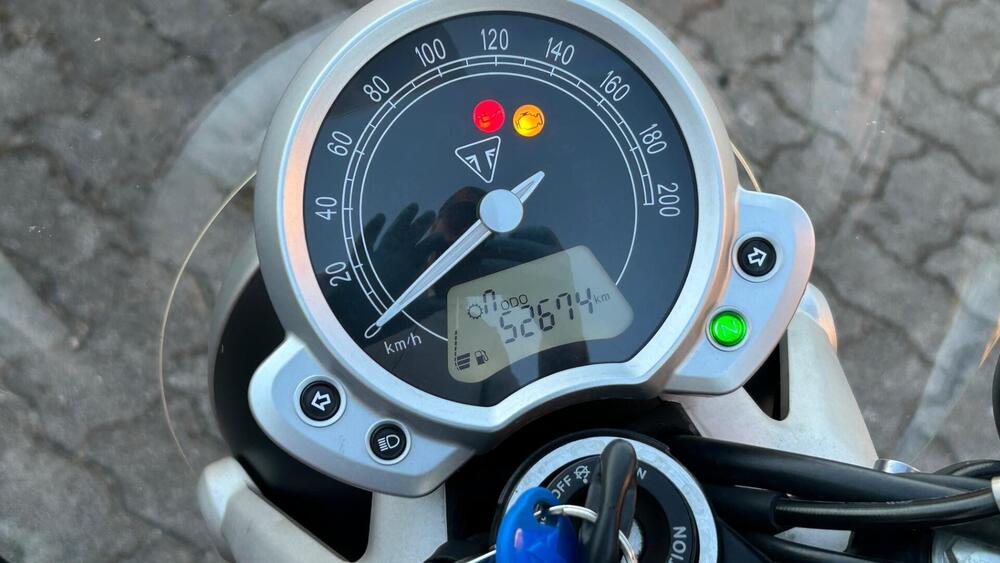 Triumph Street Twin 900 (2016) (5)