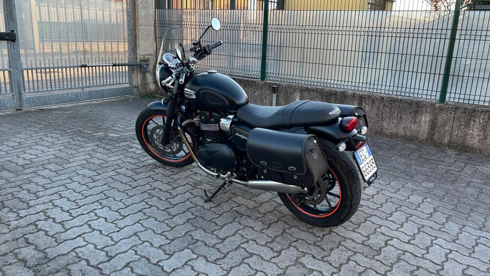 Triumph Street Twin 900 (2016) (9)