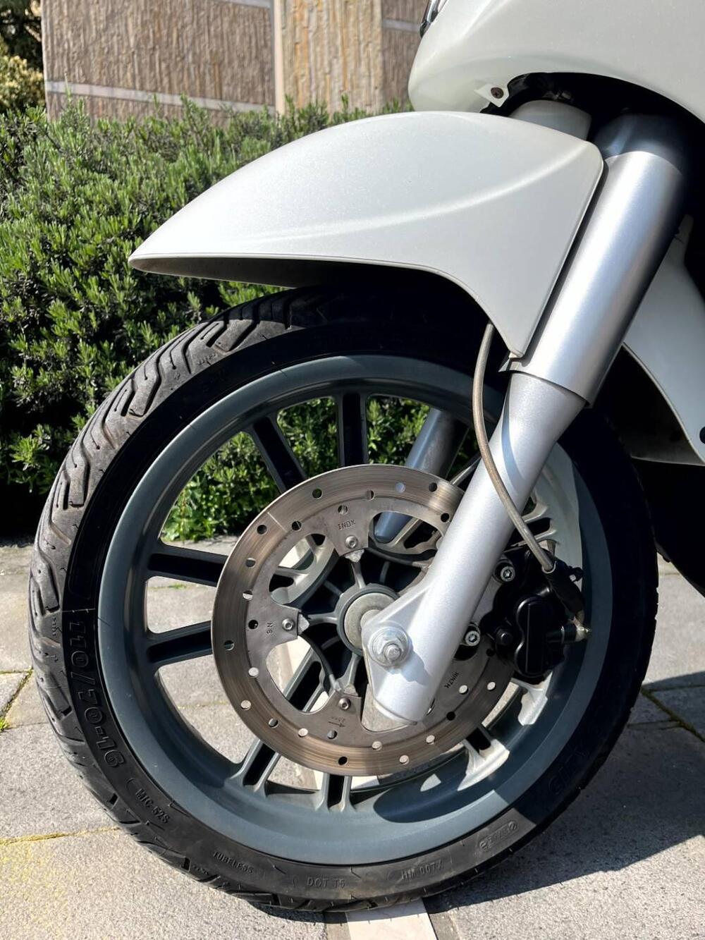 Piaggio Beverly 300 i.e. (2010 - 16) (6)