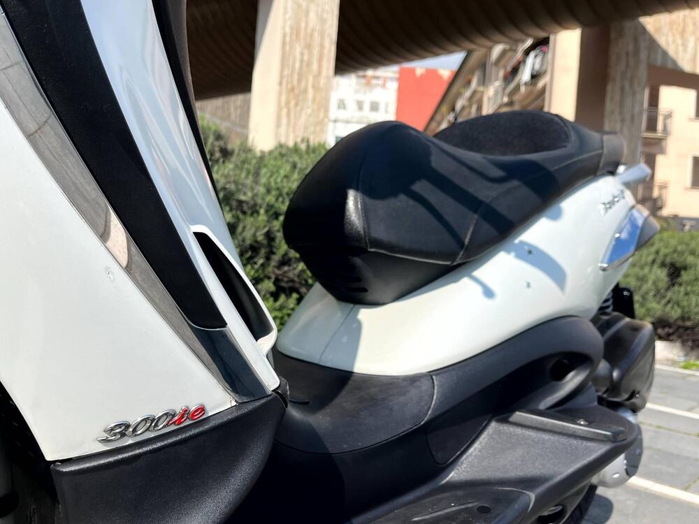 Piaggio Beverly 300 i.e. (2010 - 16) (14)