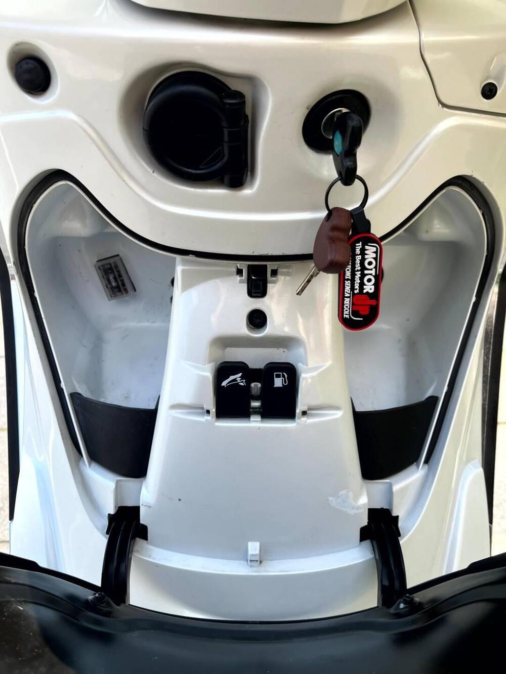 Piaggio Beverly 300 i.e. (2010 - 16) (16)