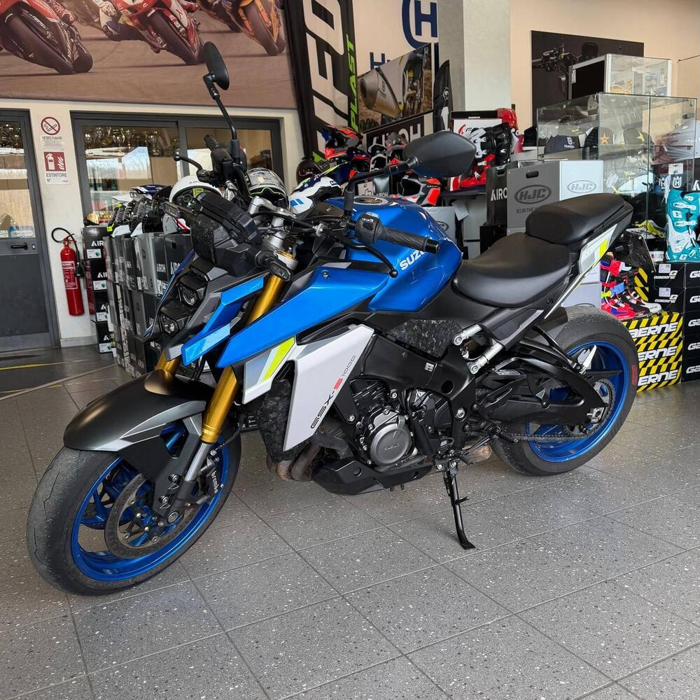 Suzuki GSX-S1000 (2021 - 25) (2)