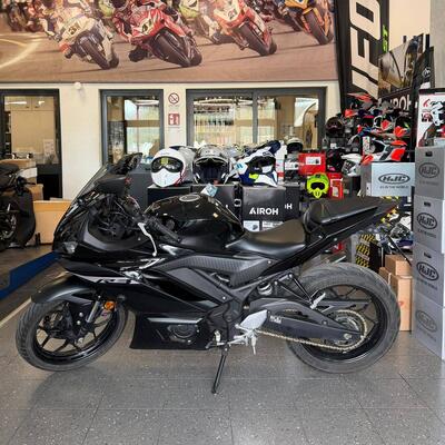 Yamaha YZF R3 (2021 - 24) usata